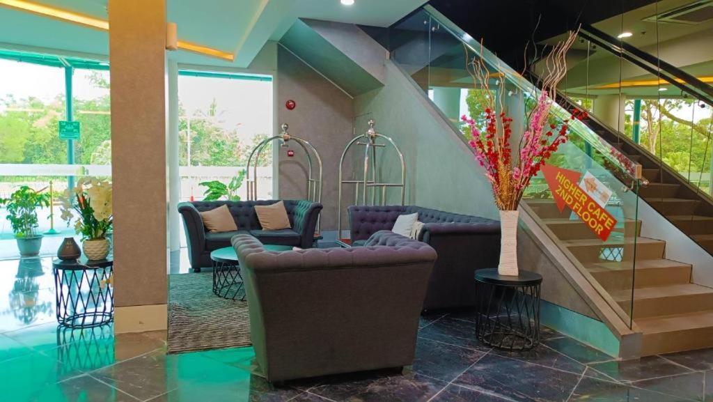 Higher Hotel Bandar Seri Begawan Bagian luar foto