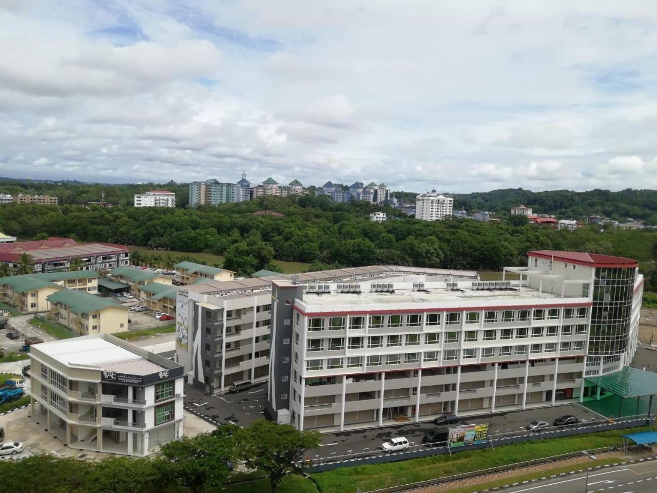 Higher Hotel Bandar Seri Begawan Bagian luar foto