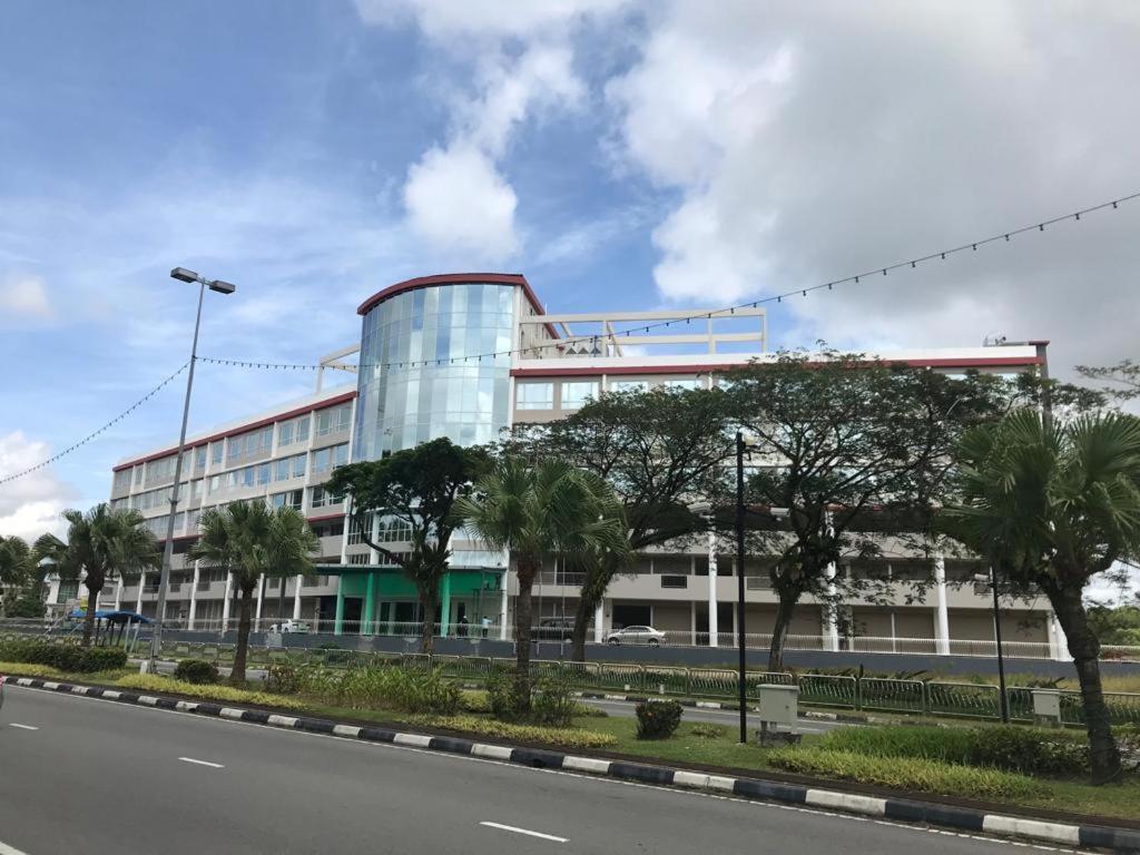 Higher Hotel Bandar Seri Begawan Bagian luar foto