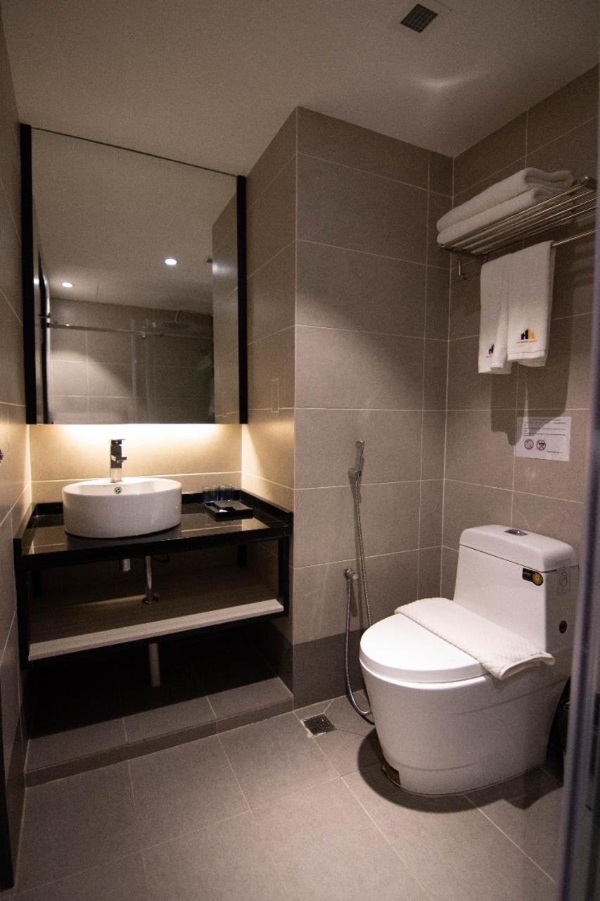 Higher Hotel Bandar Seri Begawan Bagian luar foto